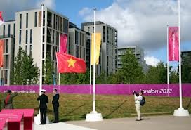Vietnam flag hoisted at London 2012 Paralympics - ảnh 1